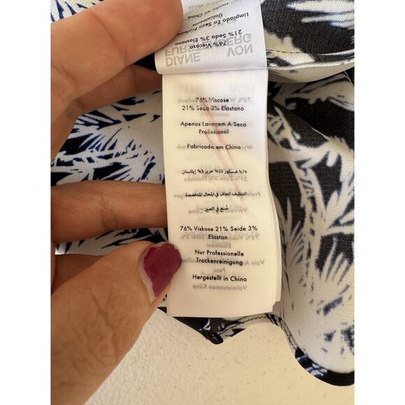 Diane Von Furstenberg Arlene Top Palm Print Silk Blend, M - Picture 11 of 11